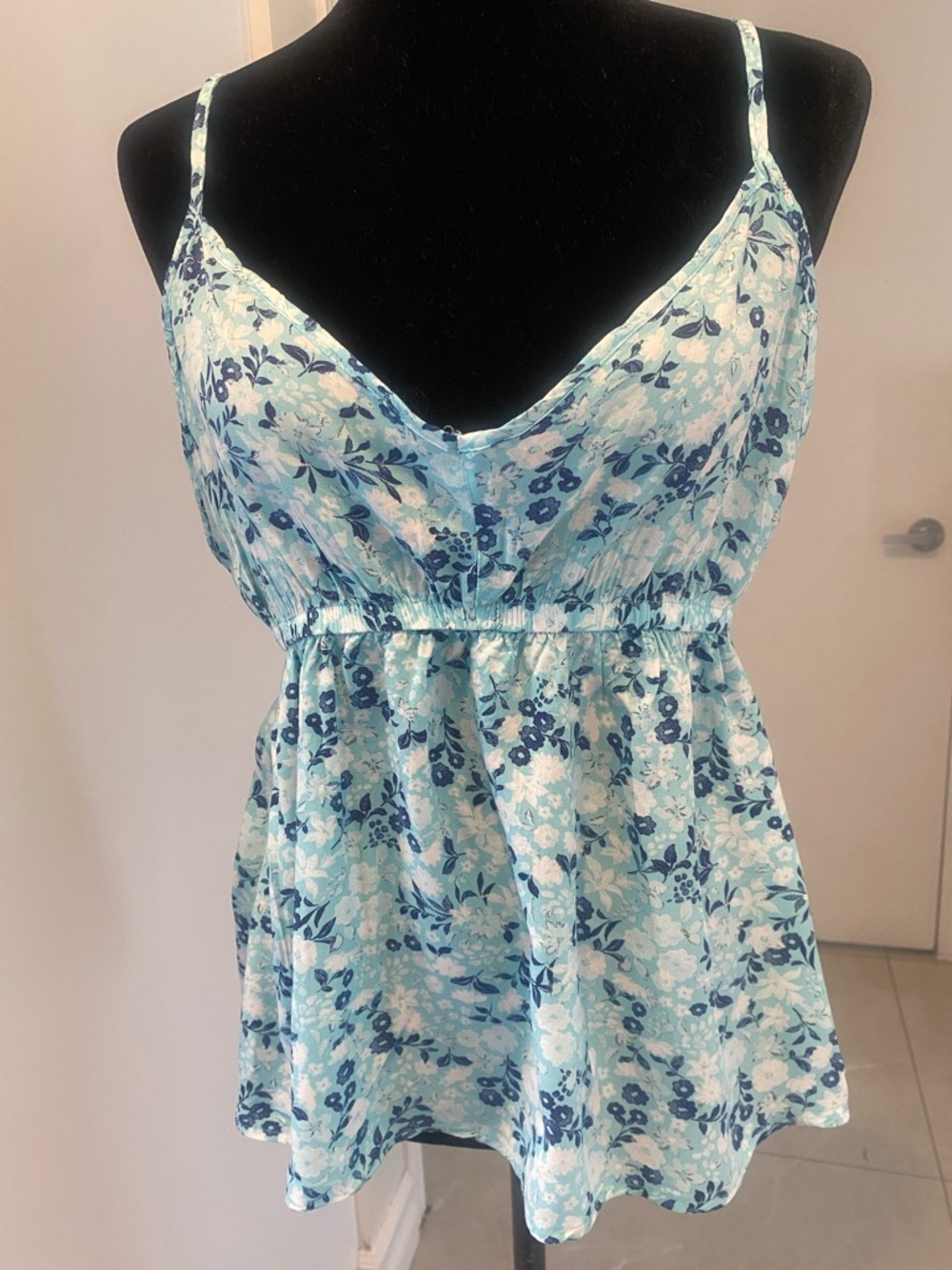 La vie en Rose Aqua floral Camisole size Large can be worn as outerwear